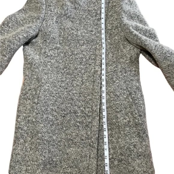 Andrew Marc Women's Gray Peacoat. Zip up, lined in black. Size XL. - Picture 9 of 11